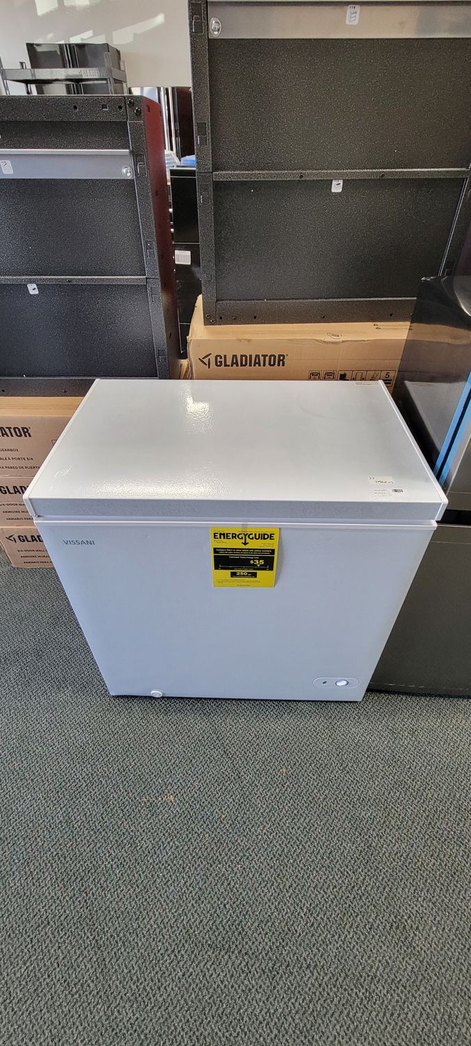 Vissani 7.0 cu. ft. Manual Defrost Chest Freezer with LED Light in White Garage Ready  HMCF7W5