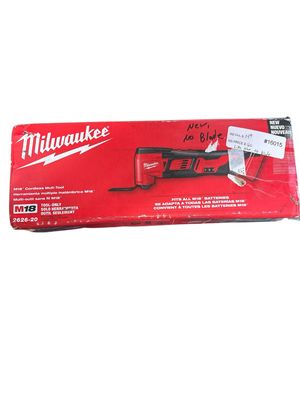 Milwaukee M18 18V Lithium-Ion Cordless Oscillating Multi-Tool 2626-20 .