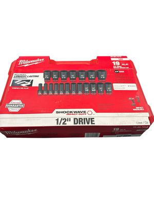 Milwaukee SHOCKWAVE 1/2 in. Drive SAE 6 Point Impact Socket Set (19-Piece) 49-66-7012 .