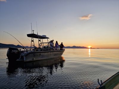 Deep-sea fishing in spectacular Arctic surroundings!