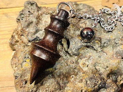 Pendule en bois d&#39;ébène