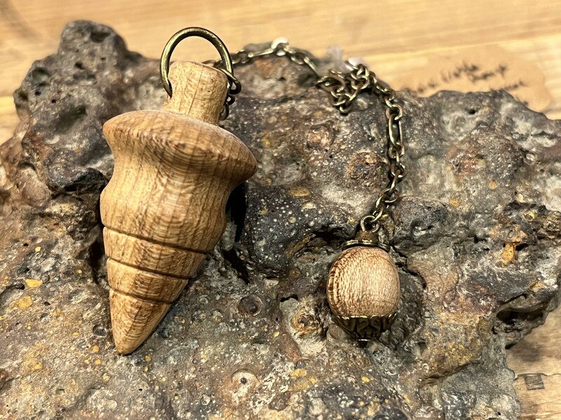 Pendule en bois d&#39;érable rouge