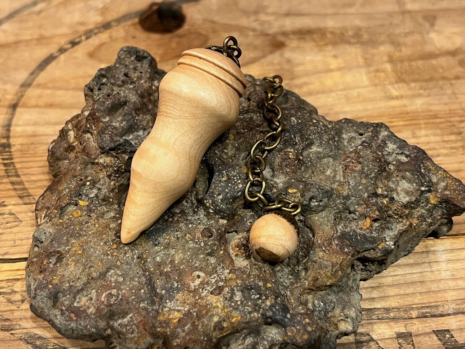 Pendule en bois d&#39;érable de Norvège