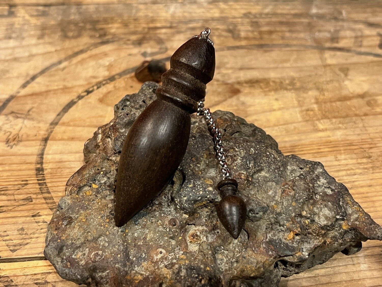 Pendule en bois d&#39;ébène