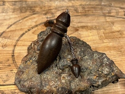 Pendule en bois d&#39;ébène