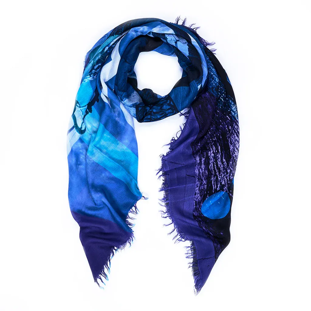 Suzi Roher Lily Blue Note F25