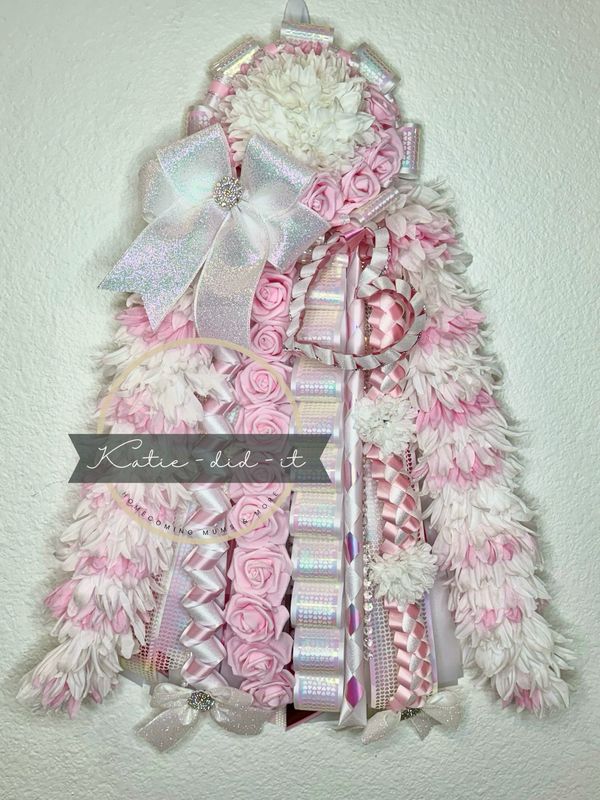 PREMADE 28 inch (pink roses and hearts)