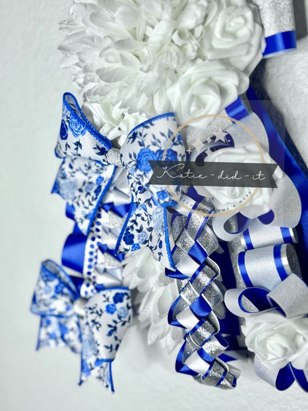 PREMADE 12inch mum blue white roses