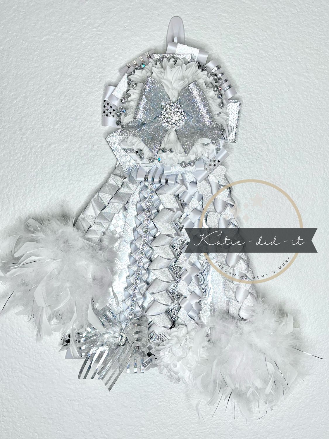 PREMADE 20 inch mum white and silver