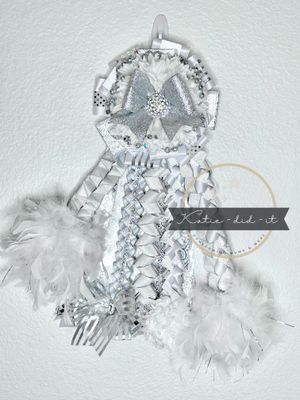 PREMADE 20 inch mum white and silver