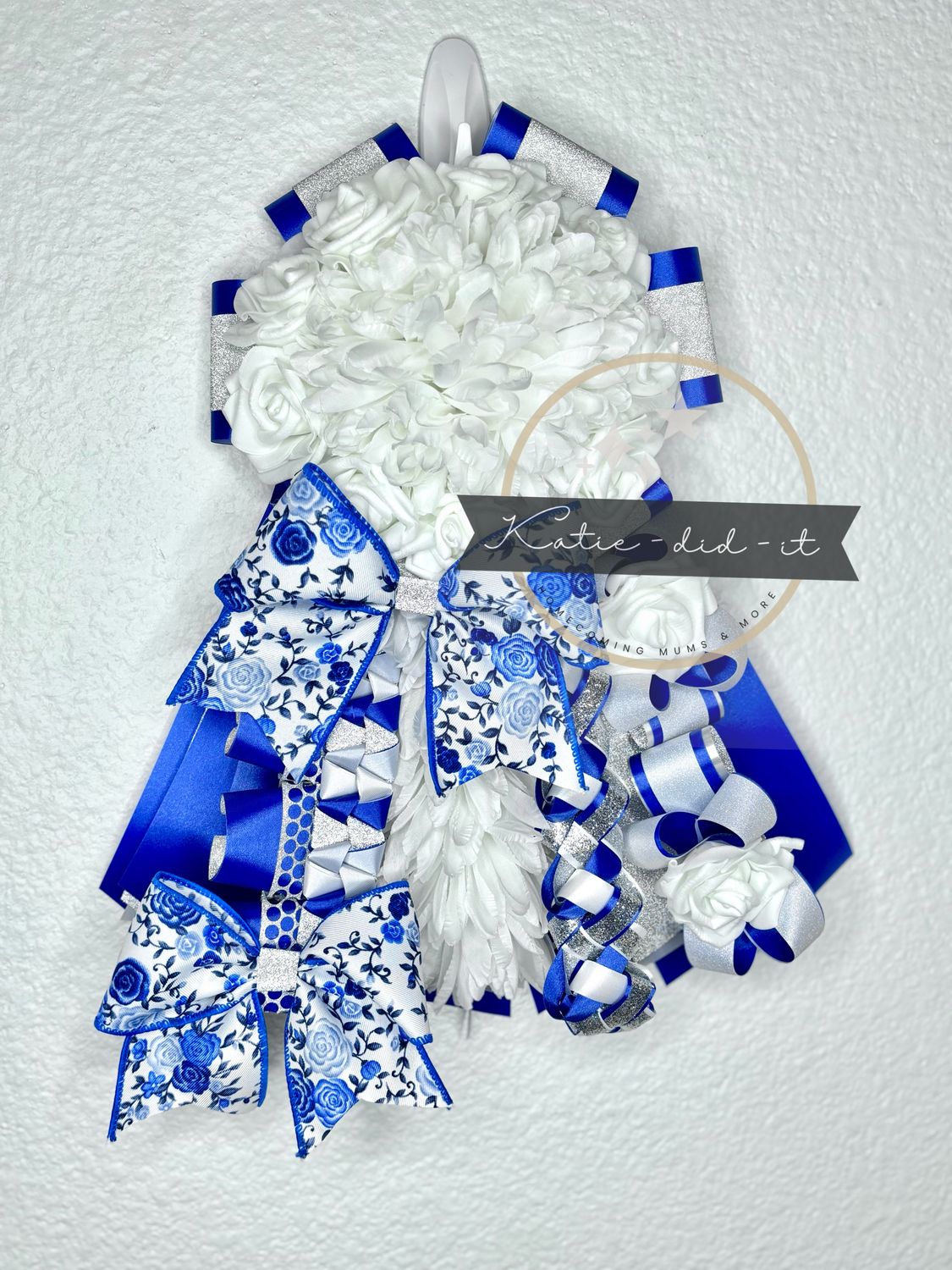 PREMADE 12inch mum blue white roses