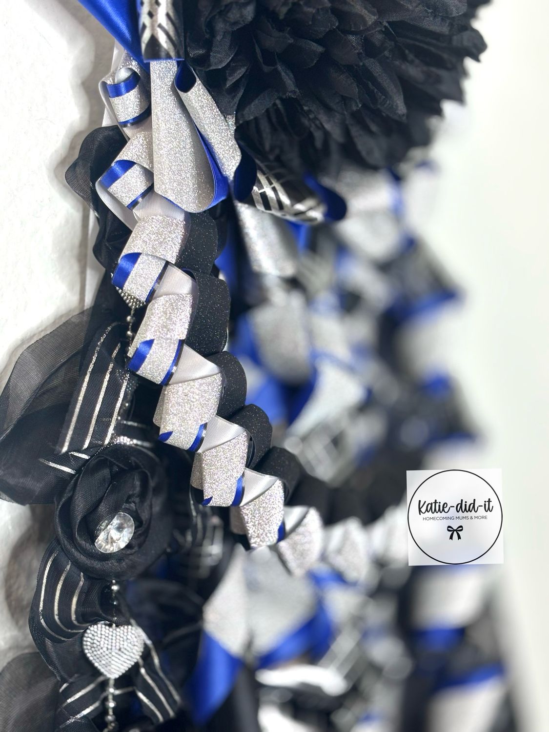 24 inch ROYAL SILVER AND BLACK PLAID CLASSIC