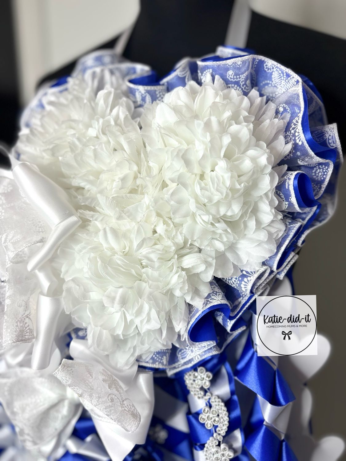 24 INCH ROYAL AND White Creative