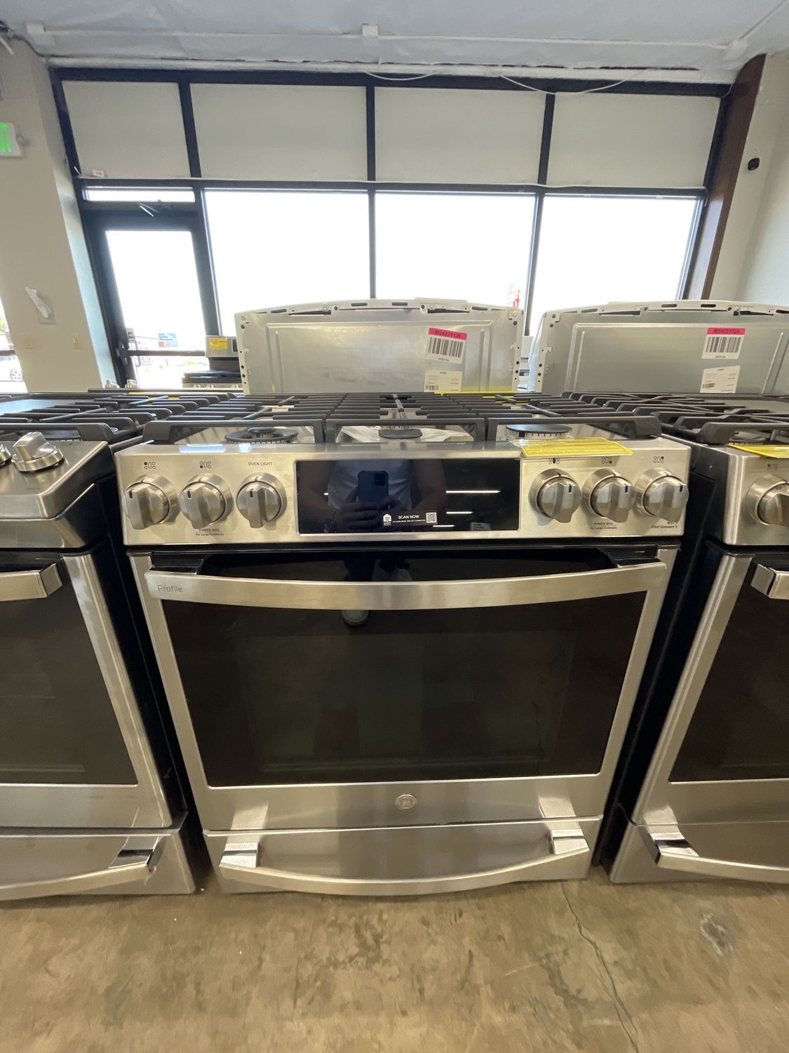 GE Profile - 5.6 Cu. Ft. Slide-In Gas True Convection Range with Built-In WiFi and Hot Air Frying - Stainless Steel - PGS930YPFS - 000244
