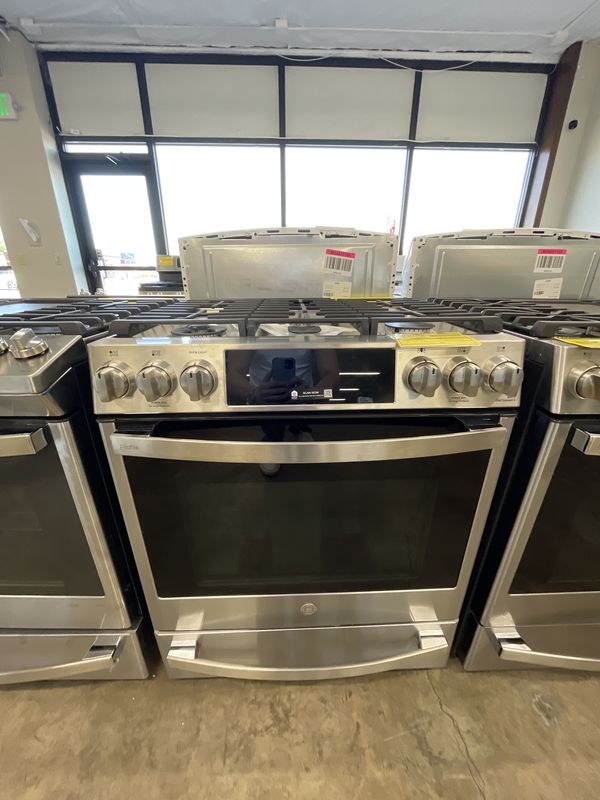 GE Profile - 5.6 Cu. Ft. Slide-In Gas True Convection Range with Built-In WiFi and Hot Air Frying - Stainless Steel - PGS930YPFS - 000244