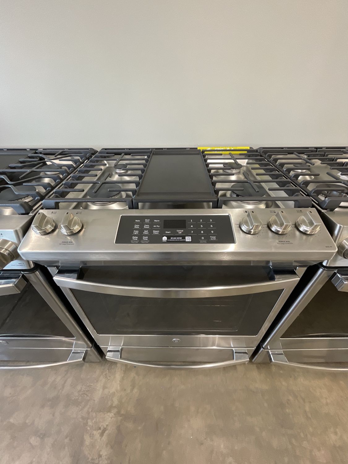 5.6 Cu. ft. Slide-In Gas Convection Range with Self-Steam Cleaning, Built-In Wi-Fi, and No-Preheat Air Fry - stainless steel - JGS760SPSS - 000287