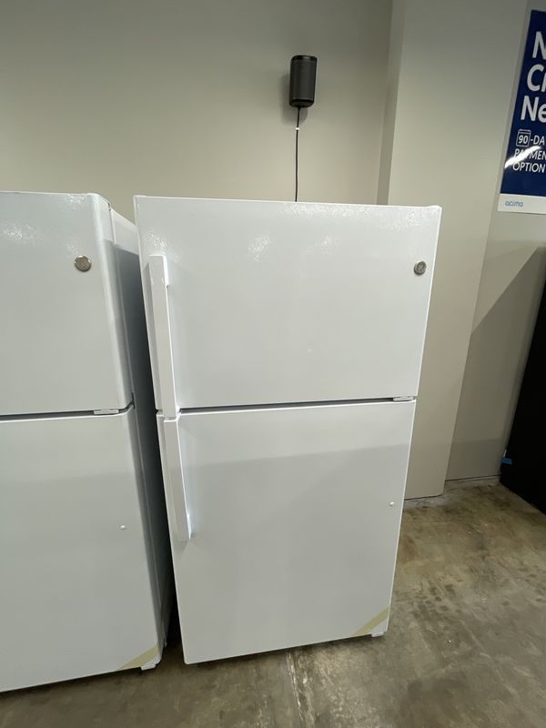 GE® ENERGY STAR® 21.9 Cu. Ft. Top-Freezer Refrigerator - GTE22JTNRWW - 000268