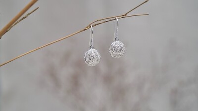 “Wired Spheres” Earrings