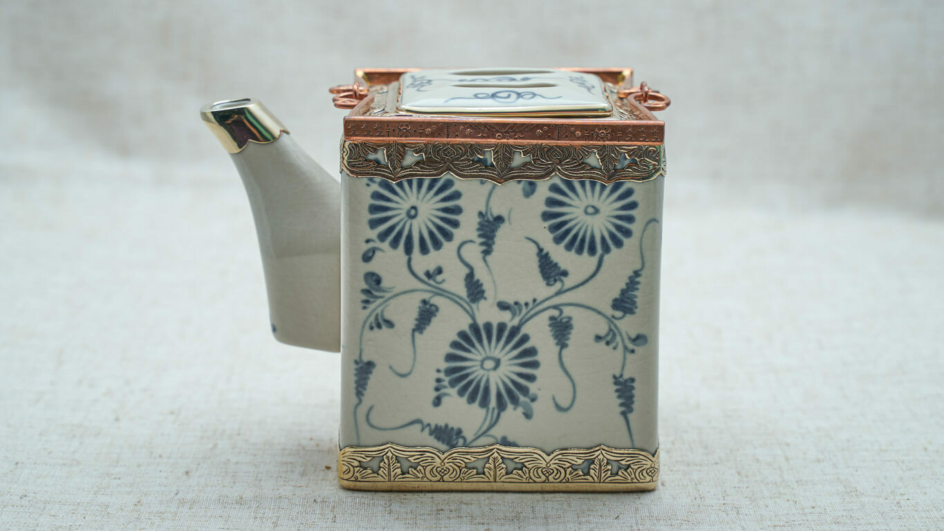 Cubic teapot with daisy motifs