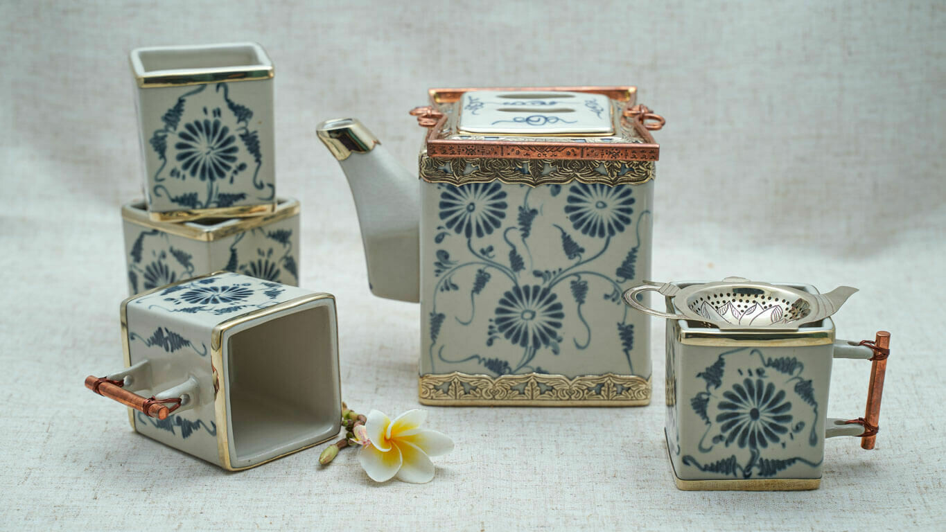 Cubic teapot with daisy motifs