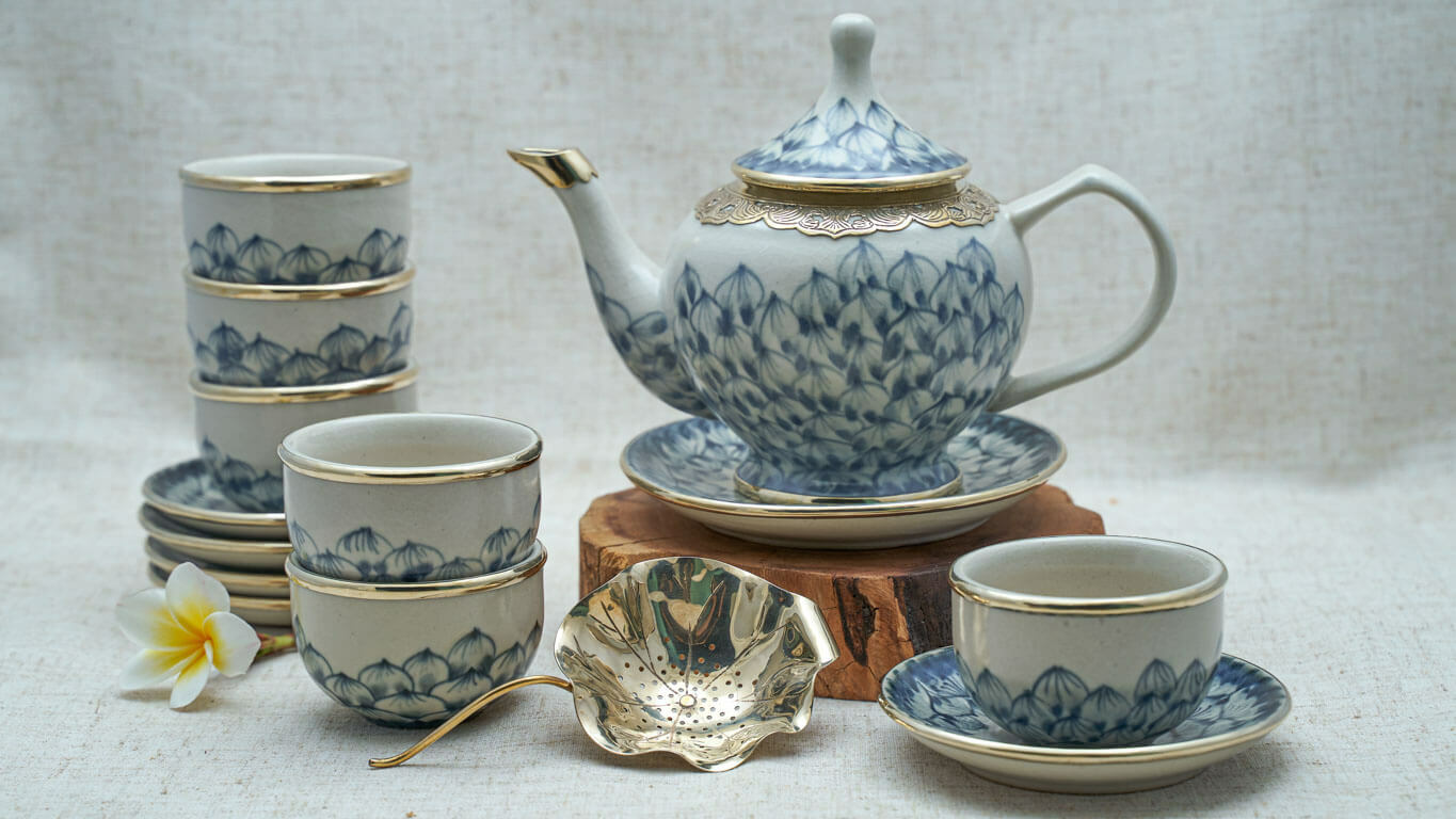 Ceramic teacup "Lotus petal"