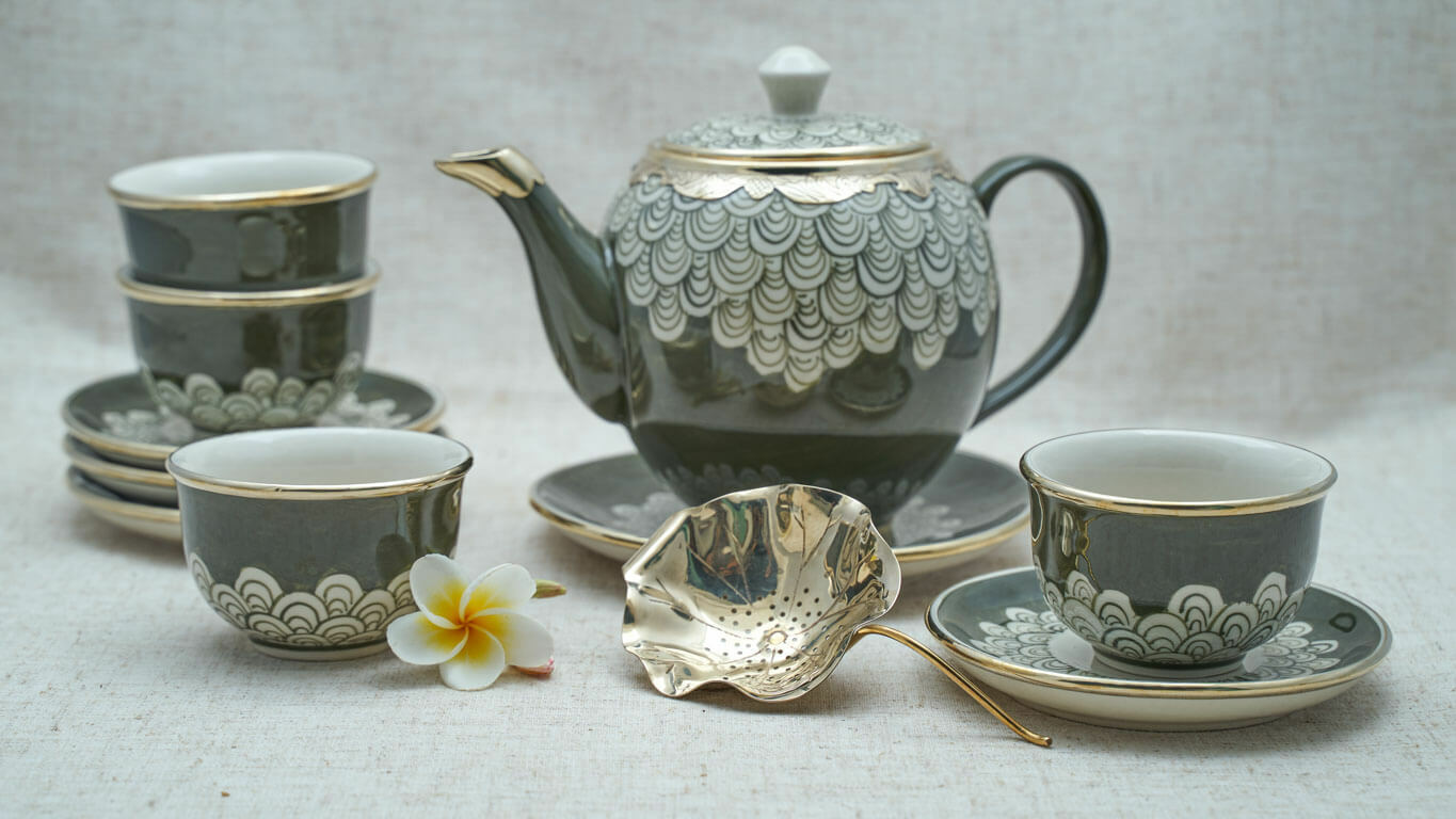 Ceramic teacup "Dragon scale"