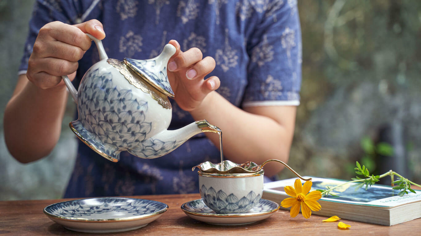 Ceramic teacup "Lotus petal"