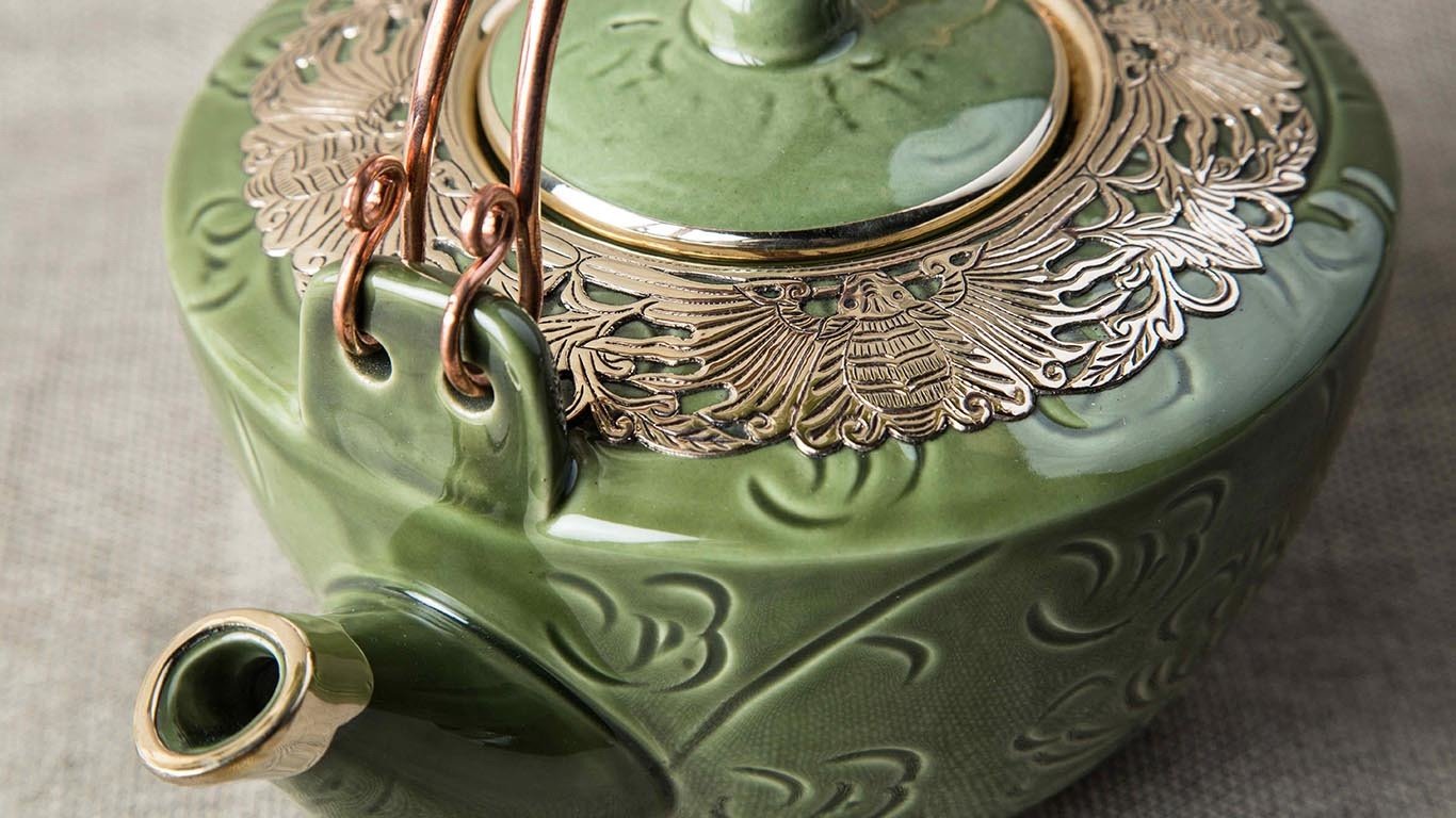 Deep green teapot with bronze decoration 4