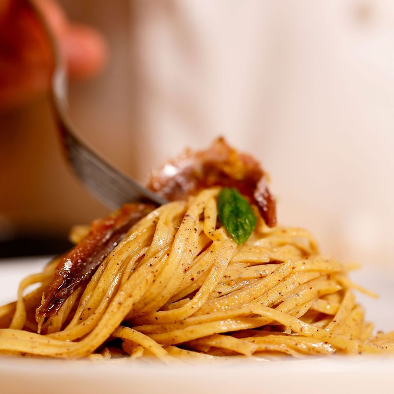 TAGLIOLINI ALLA VINACCIA DI RIBOLLA GIALLA, BURRO E ACCIUGHE