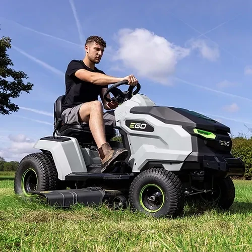 EGO 107CM RASENTRAKTOR TR4201E mit Ladegerät und Seitenauswurf - jetzt bei uns mit Prämie 4x 10 Ah Akku gratis -