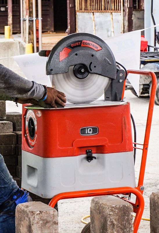 IQ360XT - IQ-Powertools Stein-Trockensäge incl. Rolltisch + Kompaktwagen