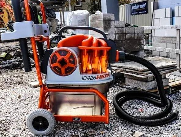 IQ426HEPA - IQ-Powertools Spezial Cyclone-Sauger mit Gerätesteckdose