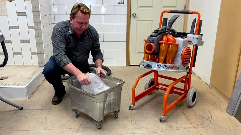 IQ426HEPA - IQ-Powertools Spezial Cyclone-Sauger mit Gerätesteckdose