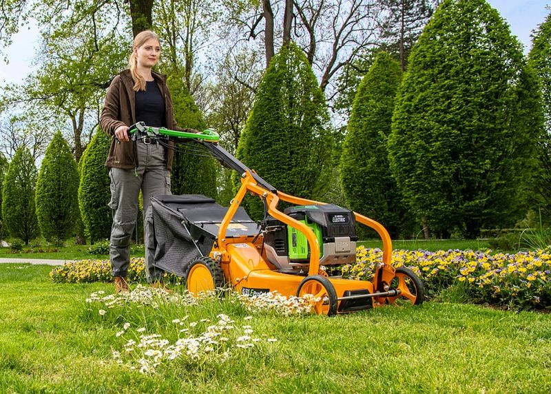 AS 531 E-ProCutB "Kraft wie ein 200 cm³ 4-Takter"