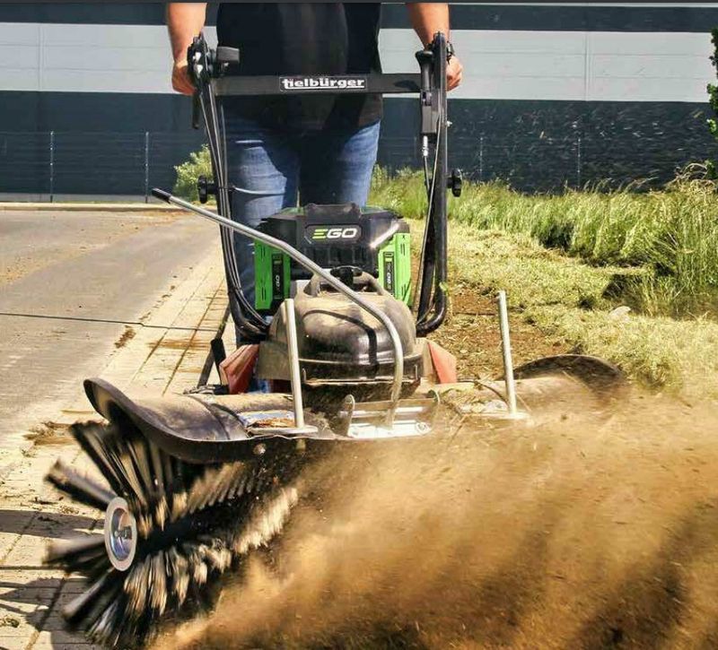 Tielbürger TK36 Kehrmaschine mit EGO 56 Volt Akkumotor