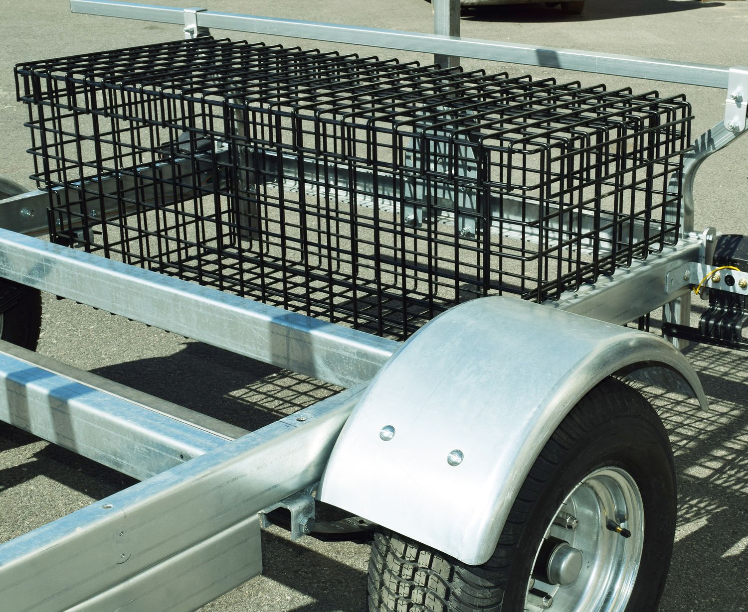 MegaSport Wire Basket with Hrdwr