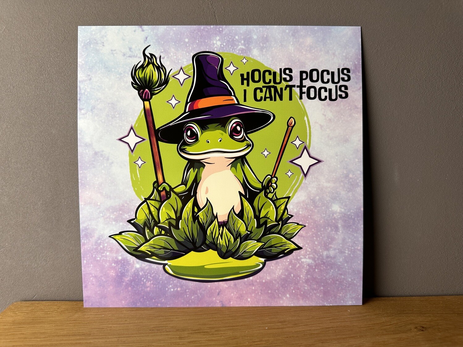 Hocus Pocus, I can’t focus Frosch 🐸 - Großer Print auf Premiumkarton