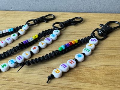 Choose your pronouns &amp; pride flag - Anhänger