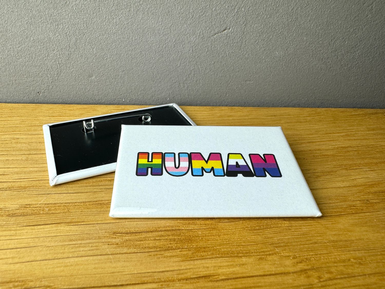 HUMAN 🌈 Pride Namensschild, Nametag, Anstecker