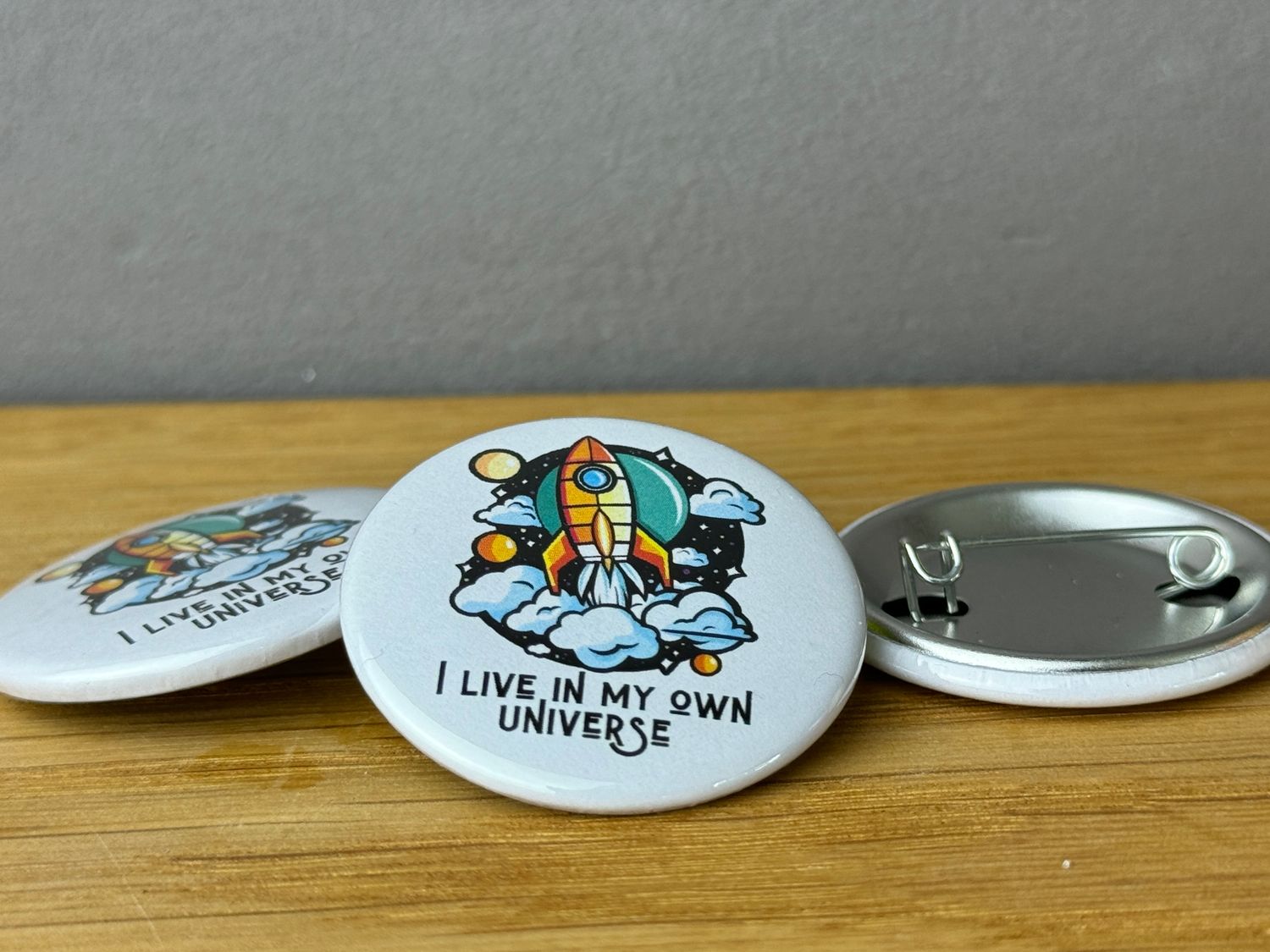 I live in my own universe - 37 mm Button Rakete 🚀