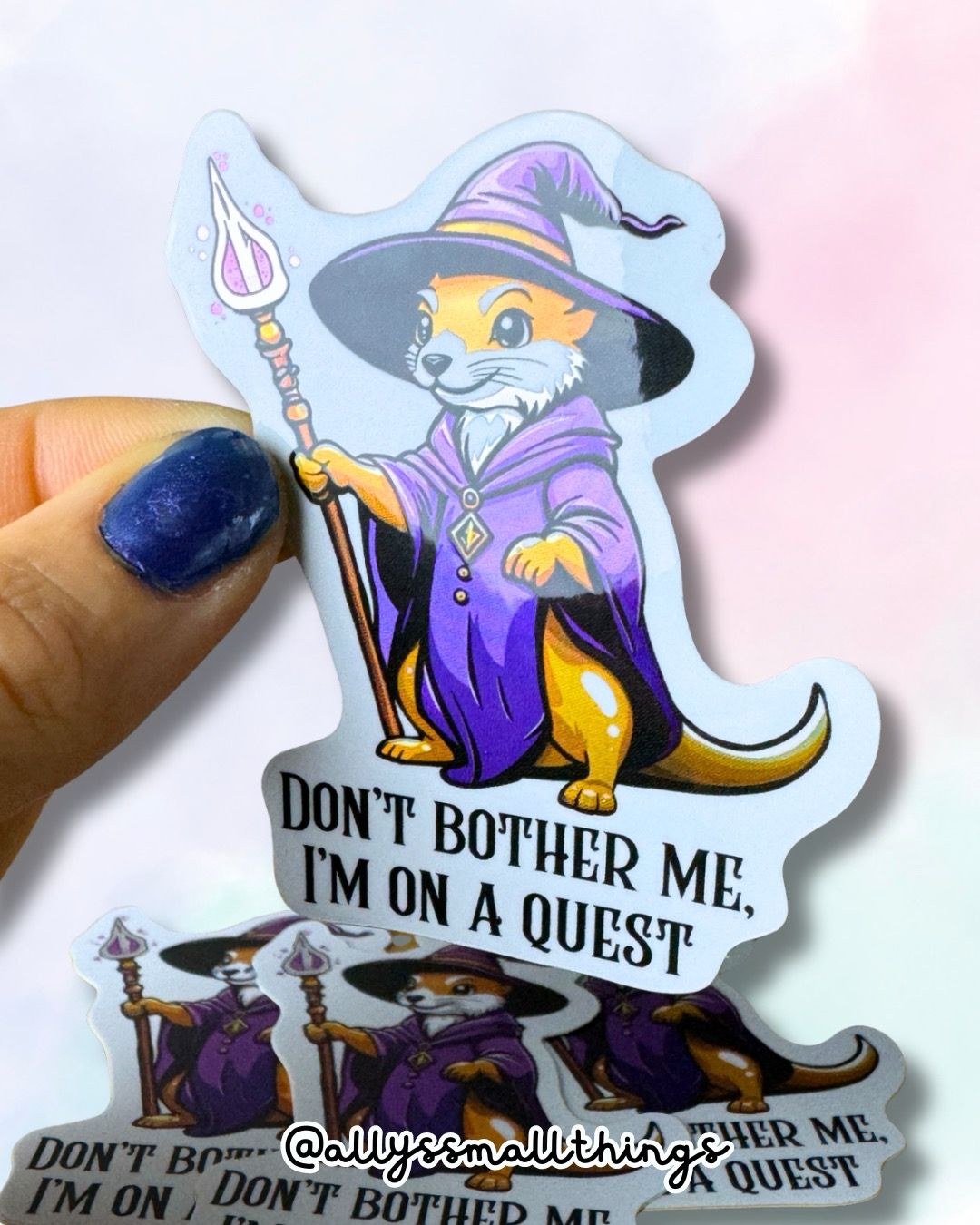 I‘m on a quest - Magic Wiesel - Holografischer Sticker, Fantasy, Wizzard