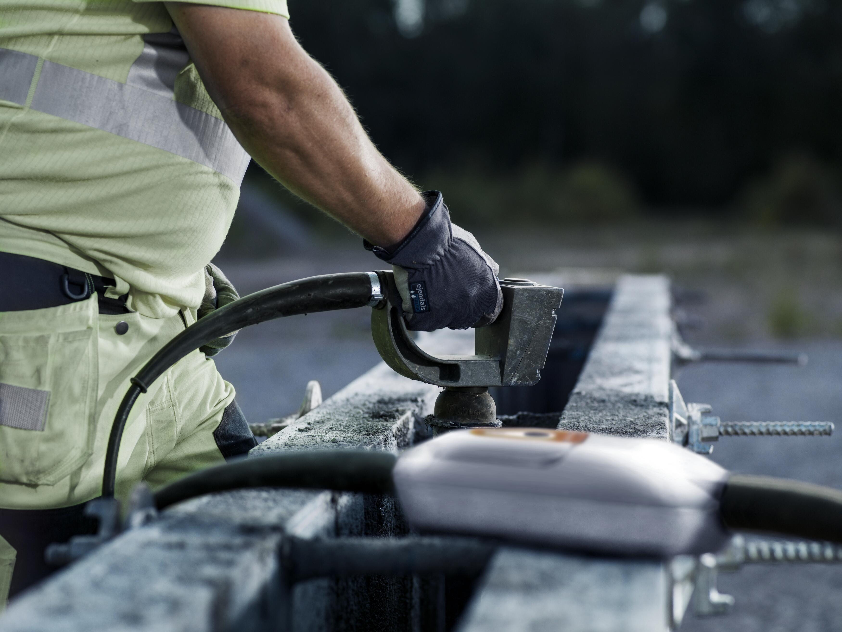 Husqvarna SMART-E Concrete Vibrator