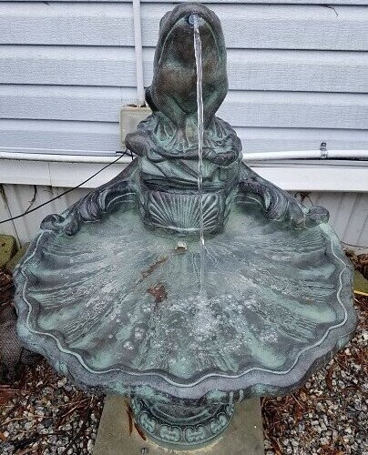 Frog on Shell Fountain