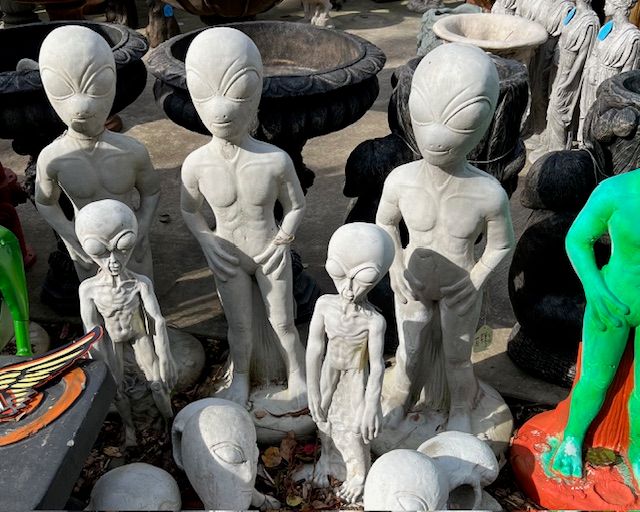 Alien Large Standing