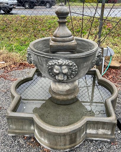 Lion Pot F. w 4 Corners Bowl