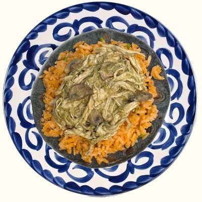 Tacos con mole verde acompañado con arroz rojo