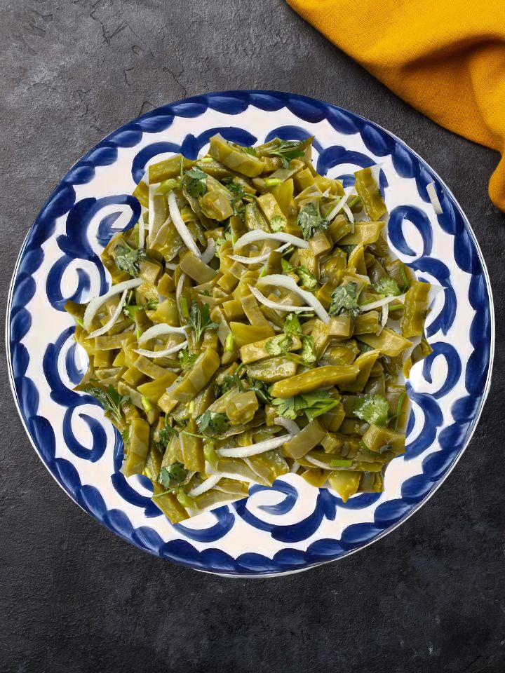 Orden mediana de ensalada de nopales