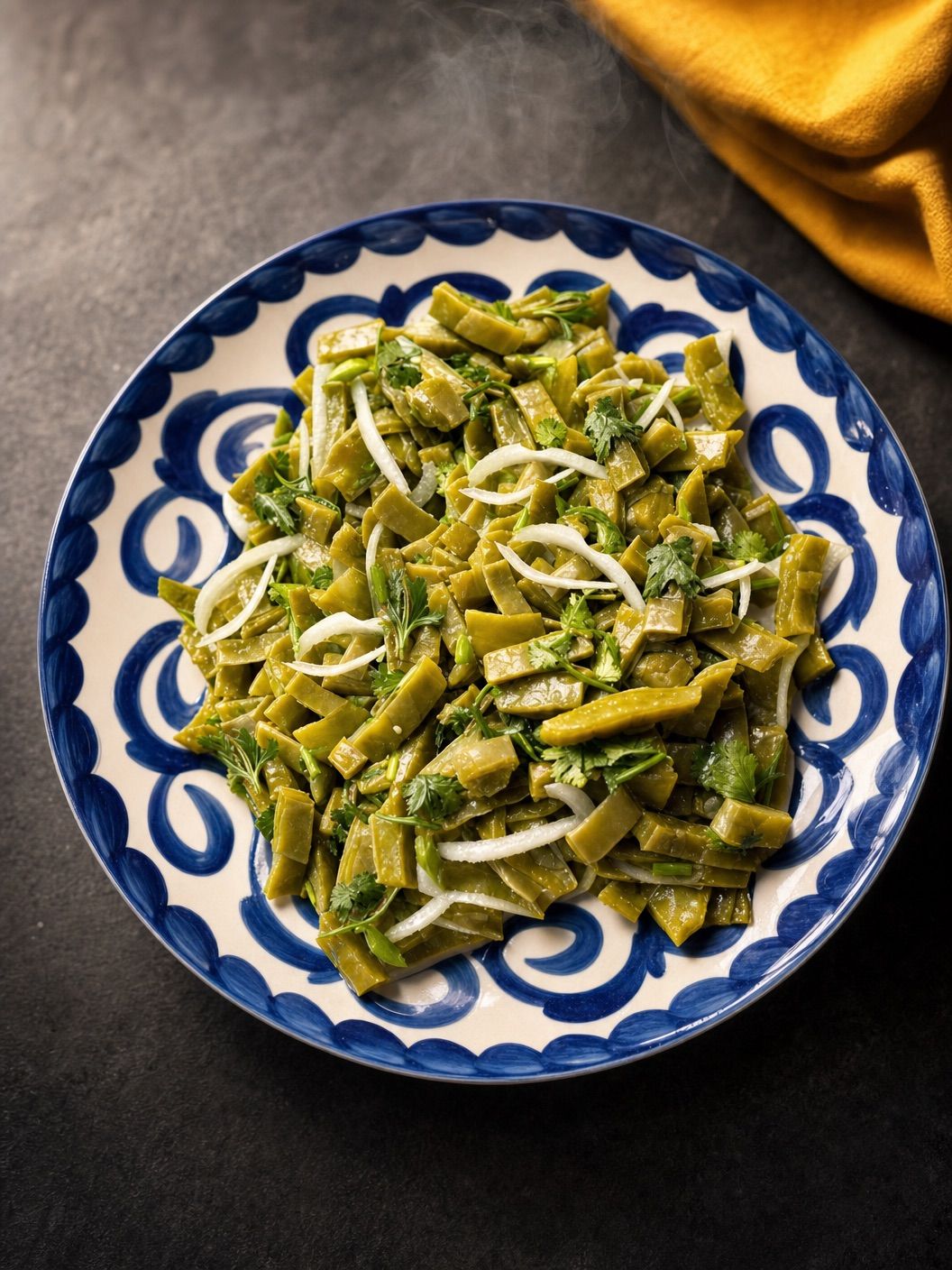 Orden grande de ensalada de nopales
