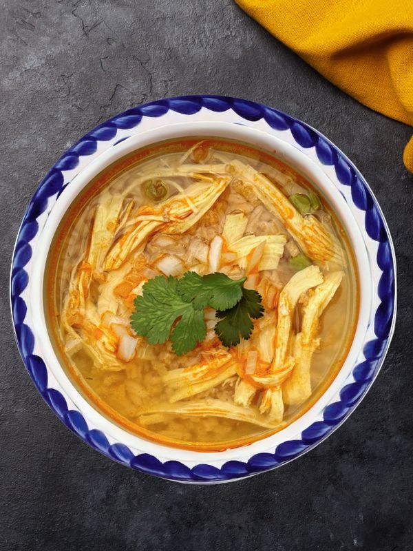 Consomé (caldo) de pollo deshebrado mediano 400 ml