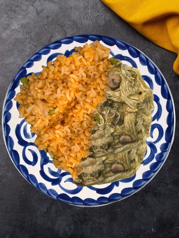 Orden de ​mole verde acompañado con arroz rojo 500g